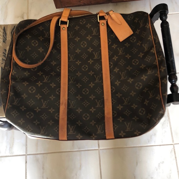 Louis Vuitton large bag. - Picture 5 of 7